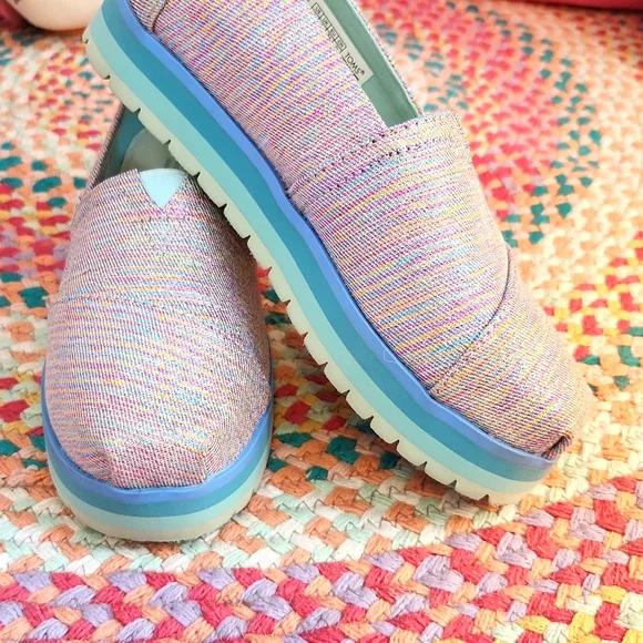 TOMS Kids' Alpargata Platform Slip-On - Picture 4 of 7